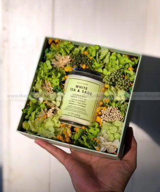 Hộp quà nến thơm White Tea & Sage trang trí hoa khô