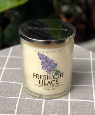 Nến thơm Bath And Body Works Fresh Cut Lilacs 1 bấc