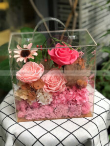 Hộp Vali mica hoa hồng vĩnh cửu - Candy Box