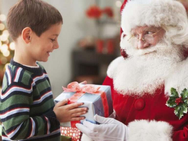 Top 5 lý do nên thuê Ông Già Noel tặng quà
