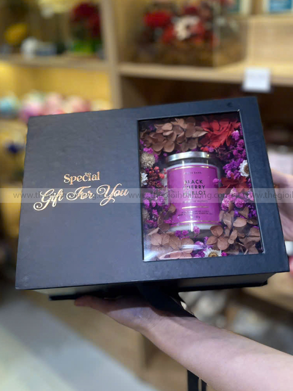 Hộp quà nến thơm Black Cherry Merlot trang trí hoa khô