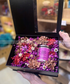 Hộp quà nến thơm Black Cherry Merlot trang trí hoa khô