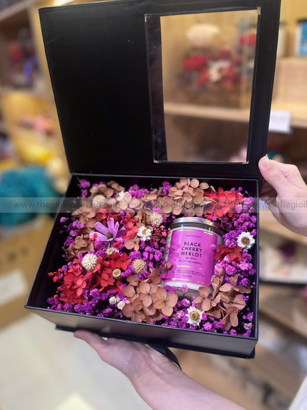 Hộp quà nến thơm Black Cherry Merlot trang trí hoa khô