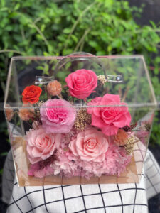 Hộp Vali mica hoa hồng vĩnh cửu – Rosy
