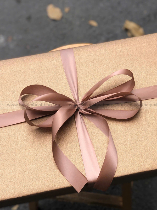 Mẫu gói quà phong cách sang trọng