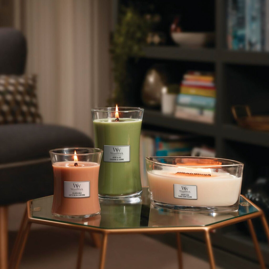 Review Nến Thơm Bấc Gỗ WoodWick: Âm Thanh Lách Tách & Tỏa Hương Nhanh